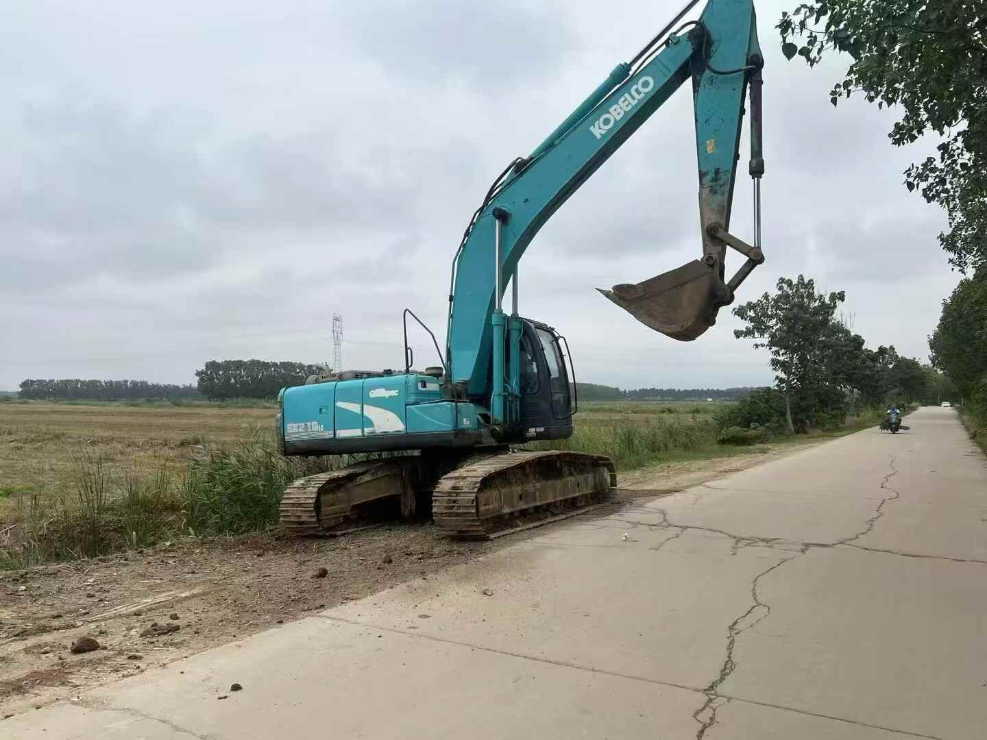 Buy Kobelco SK210 Used Excavator / 2