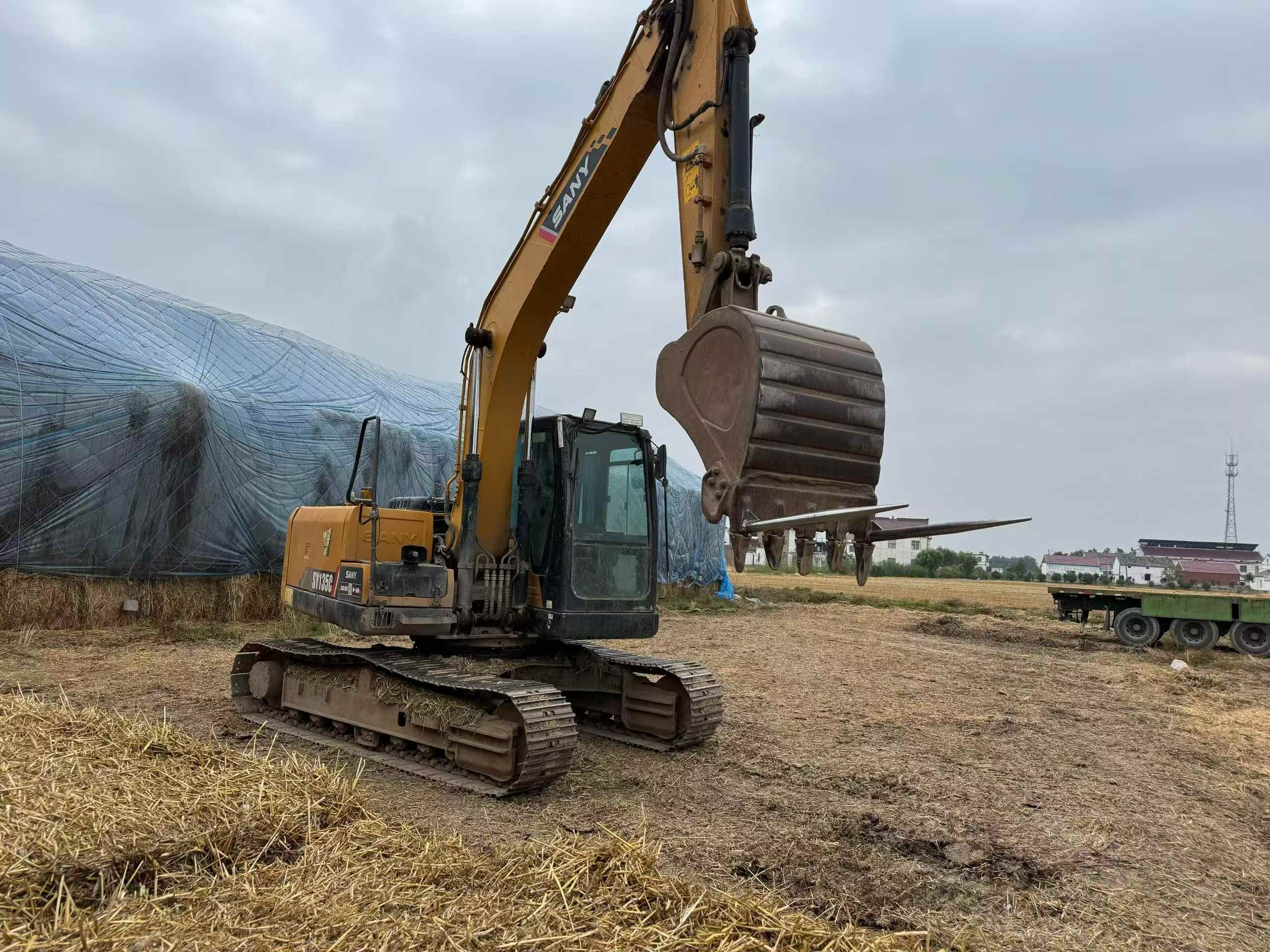 Buy Sany SY135 Used Excavator / 2