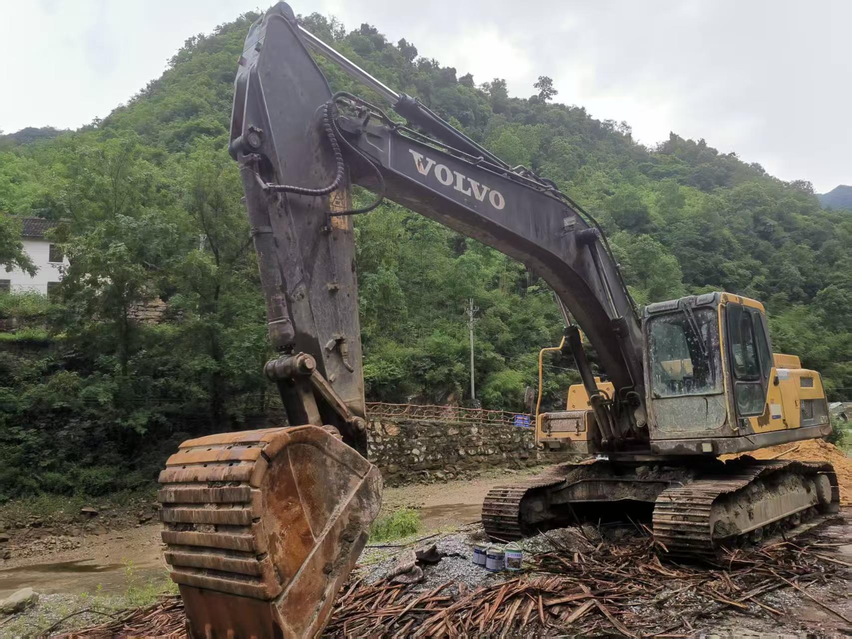 Buy Volvo L250G Used Excavator / 5