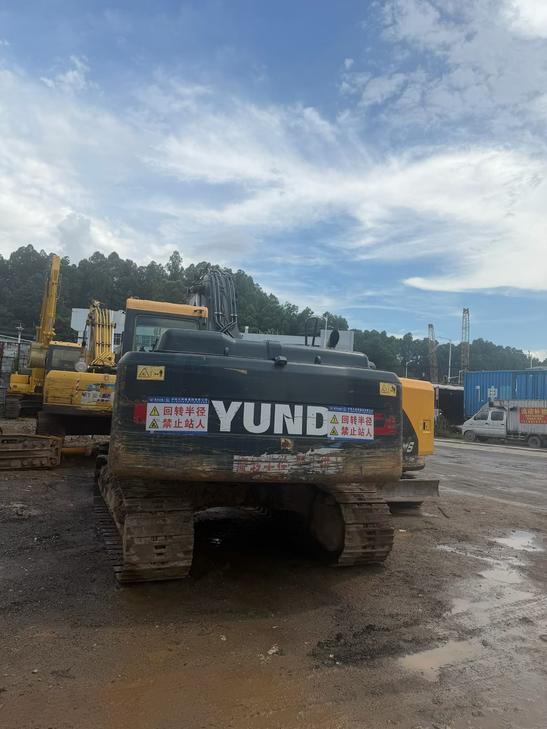 Buy Hyundai R205VS Used Excavator / 1