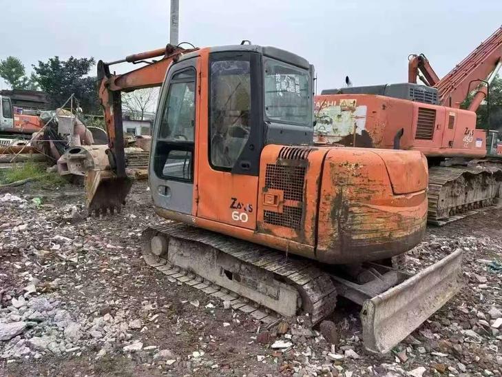 Buy Hitachi EX60-6 Used Excavator / 1