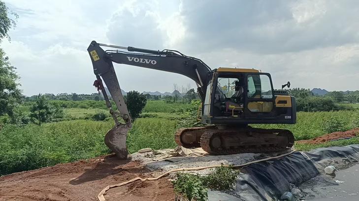 Buy Volvo L120E Used Excavator / 1