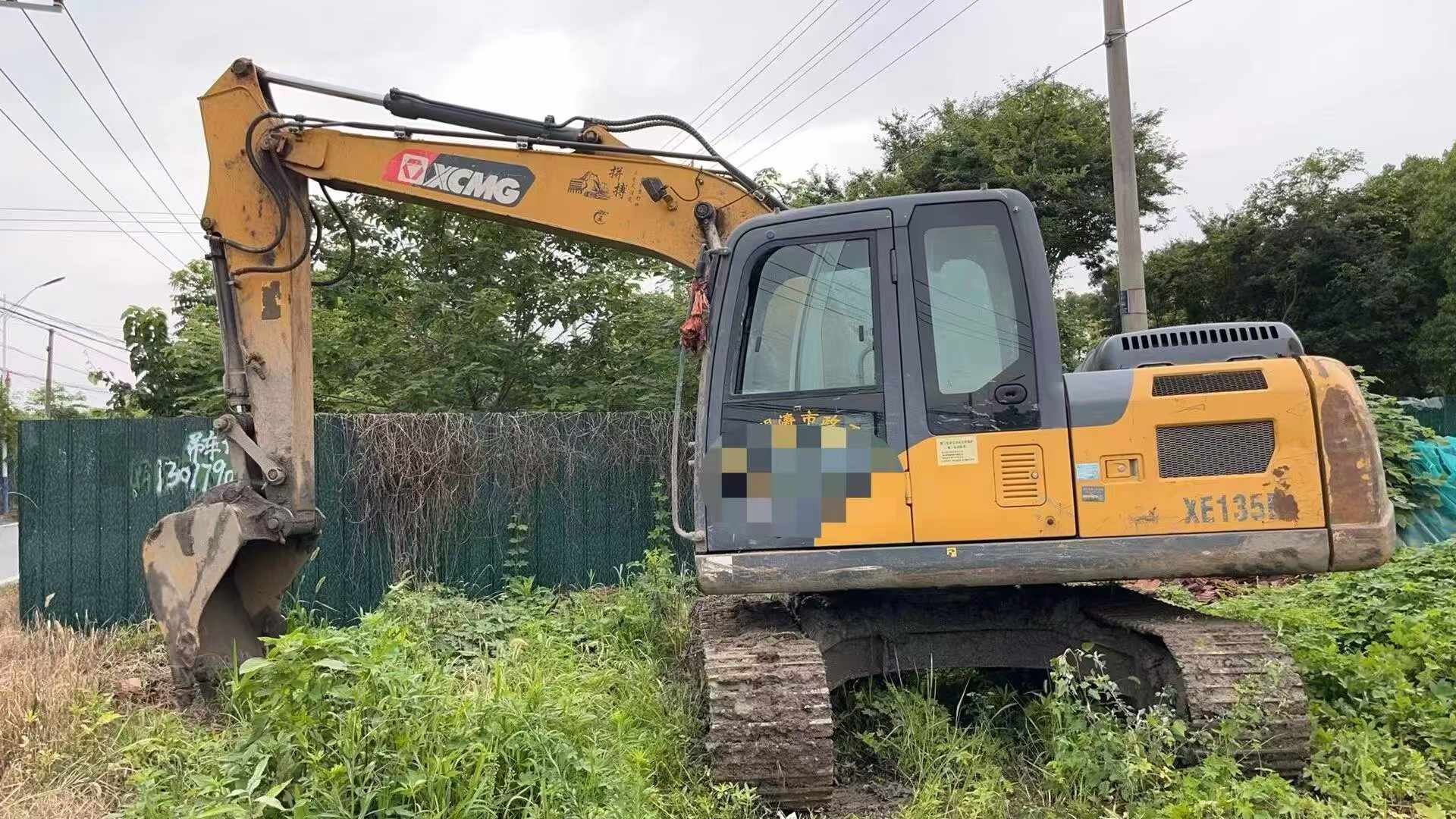 Buy XCMG XE135B Used Excavator / 2