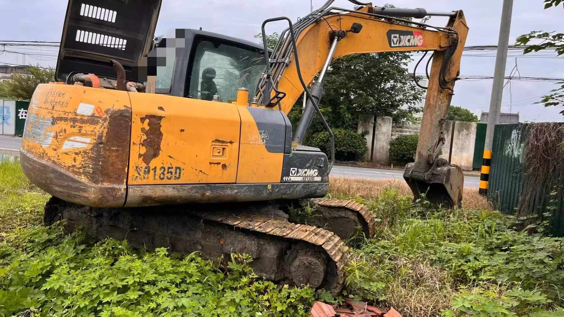 Buy XCMG XE135B Used Excavator / 3
