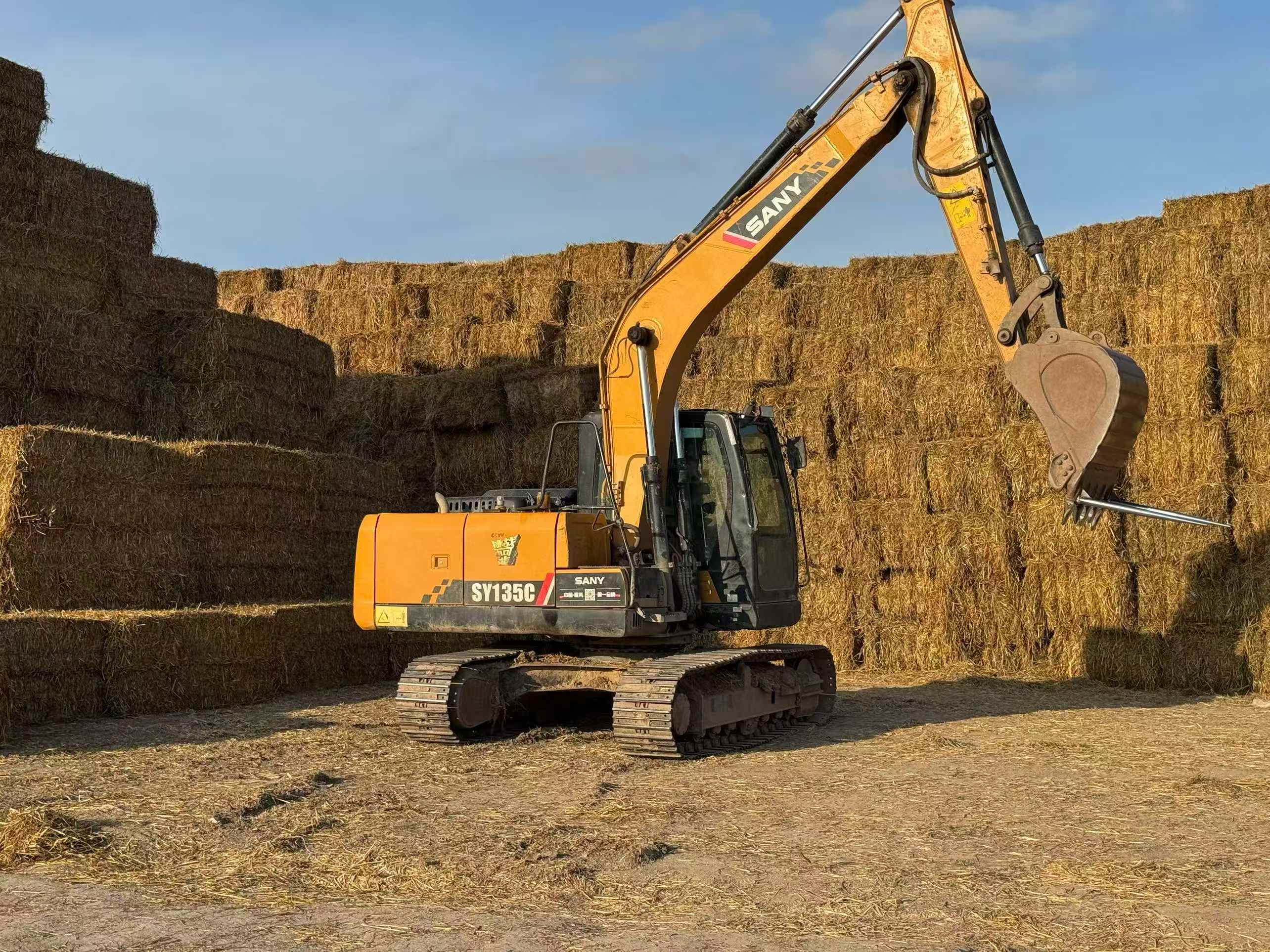 Buy Sany SY135 Used Excavator / 9