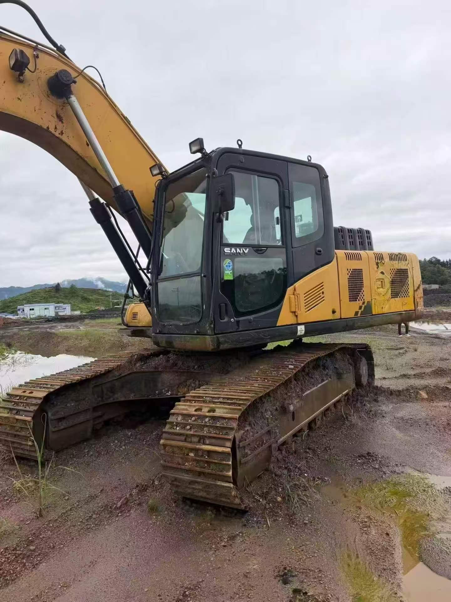 Buy Sany SY205C-8 Used Excavator / 2