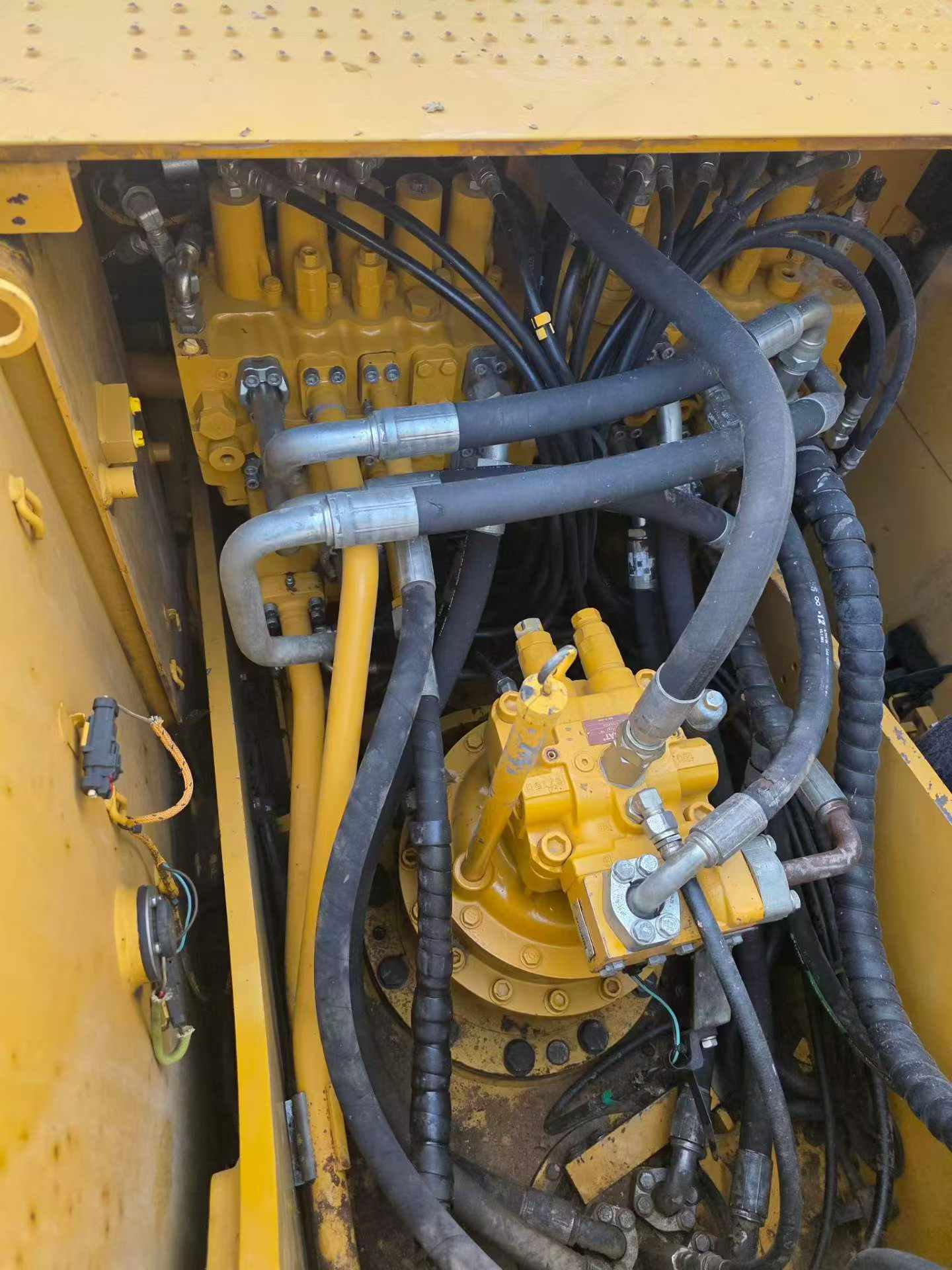 Buy Caterpillar 323D2L Used Excavator / 7