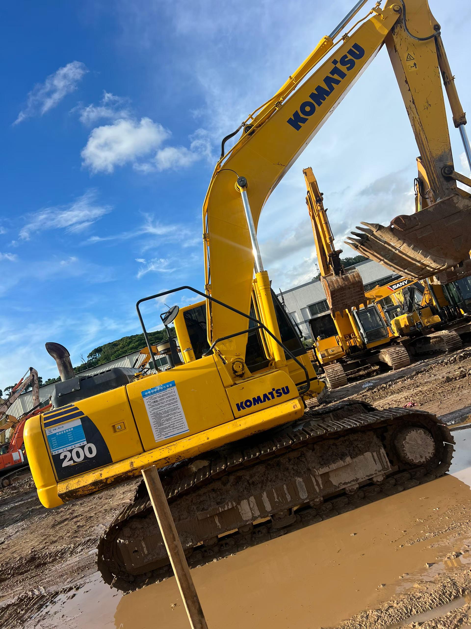 Buy Komatsu PC200-8 Used Excavator / 4
