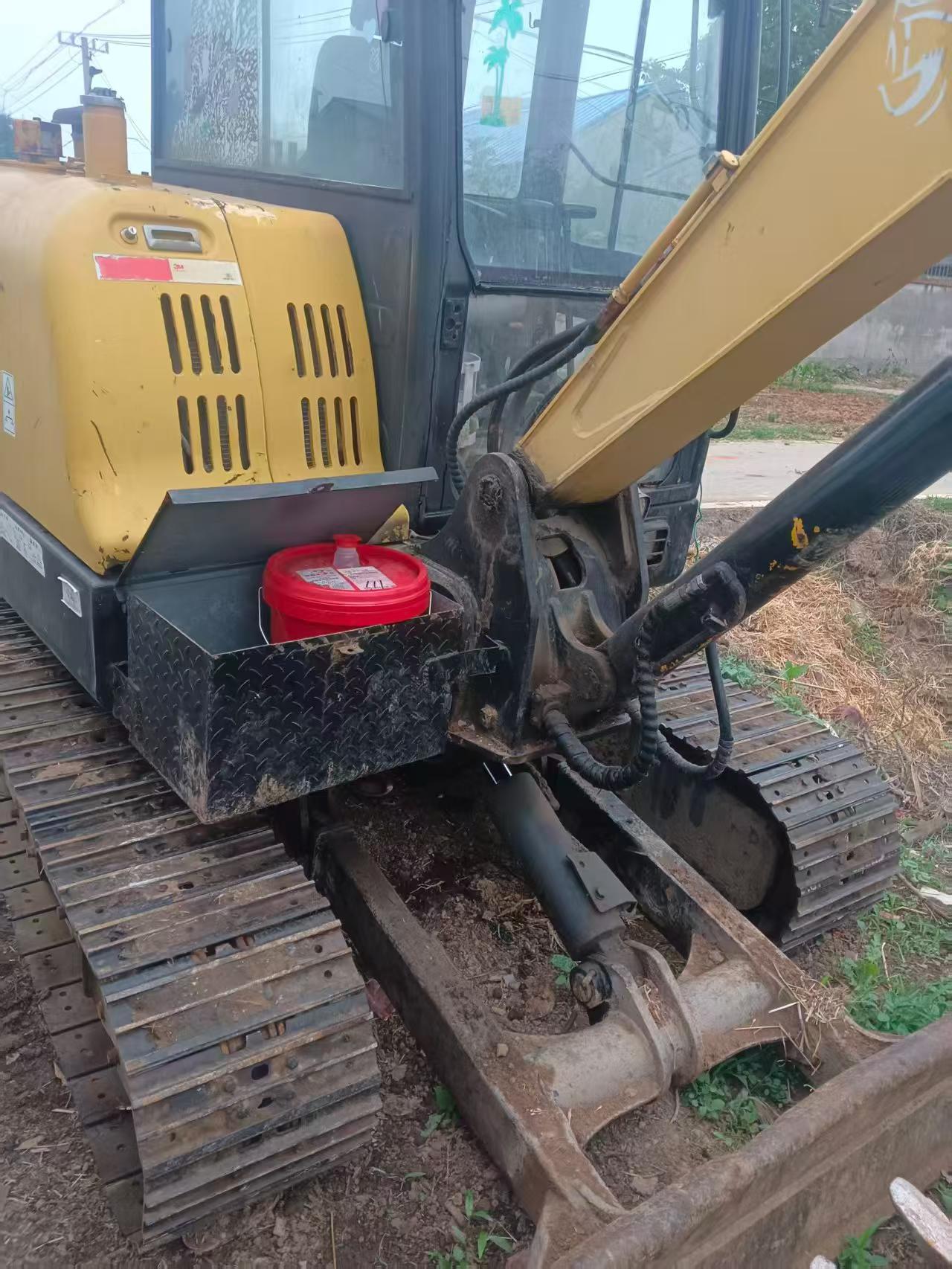 Buy Hyundai HX60 Used Excavator / 2 Buy Hyundai HX60 Used Excavator / 2