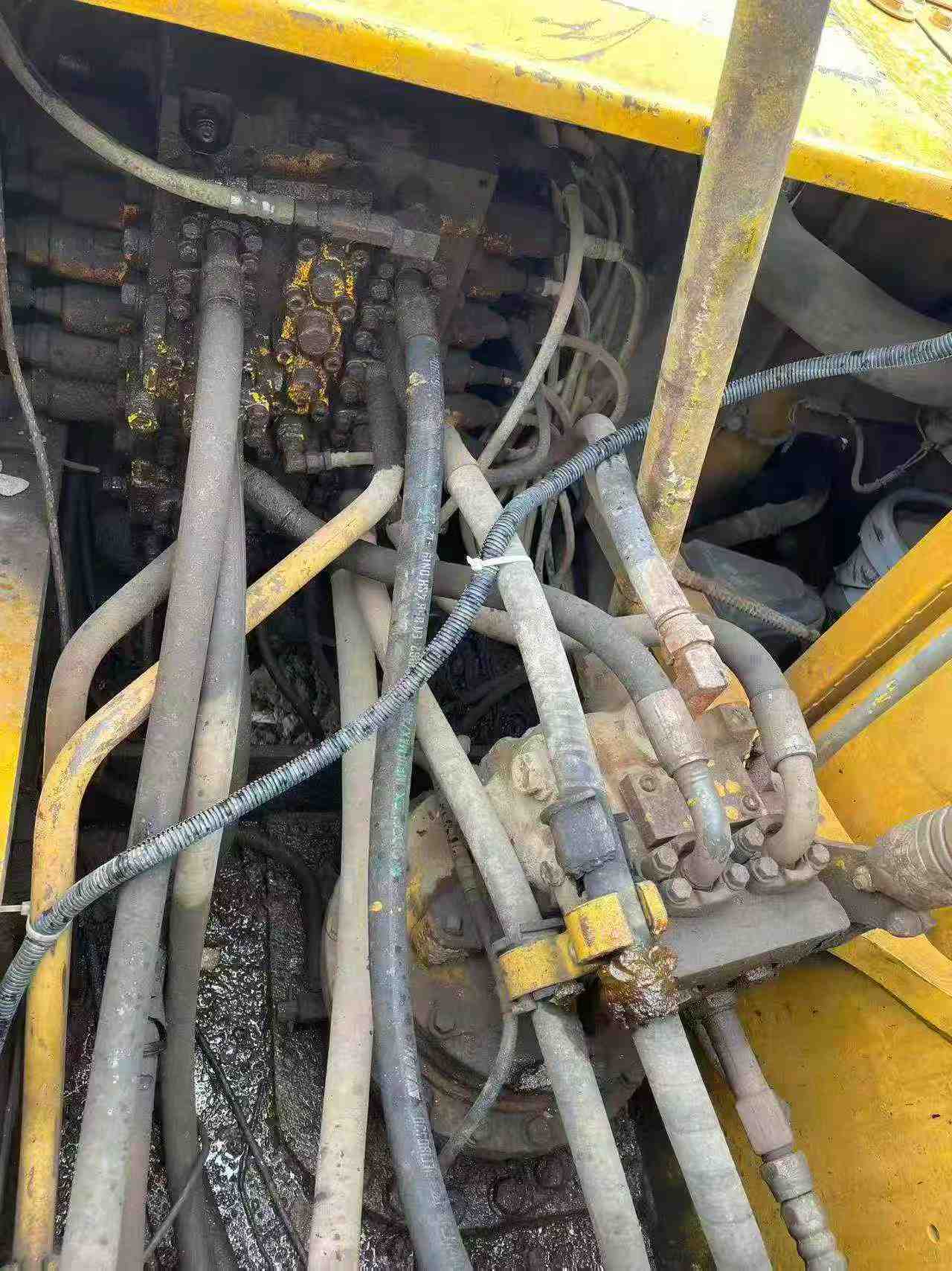 Buy Komatsu PC200-7 Used Excavator / 4