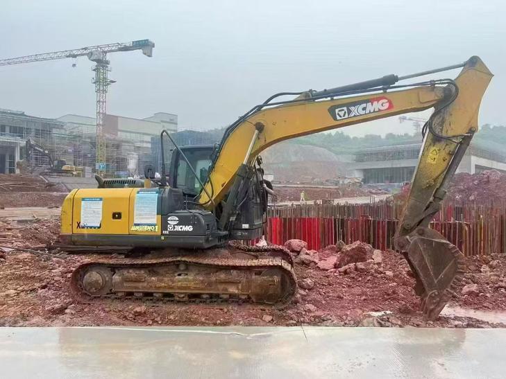 Buy XCMG XE135B Used Excavator / 1