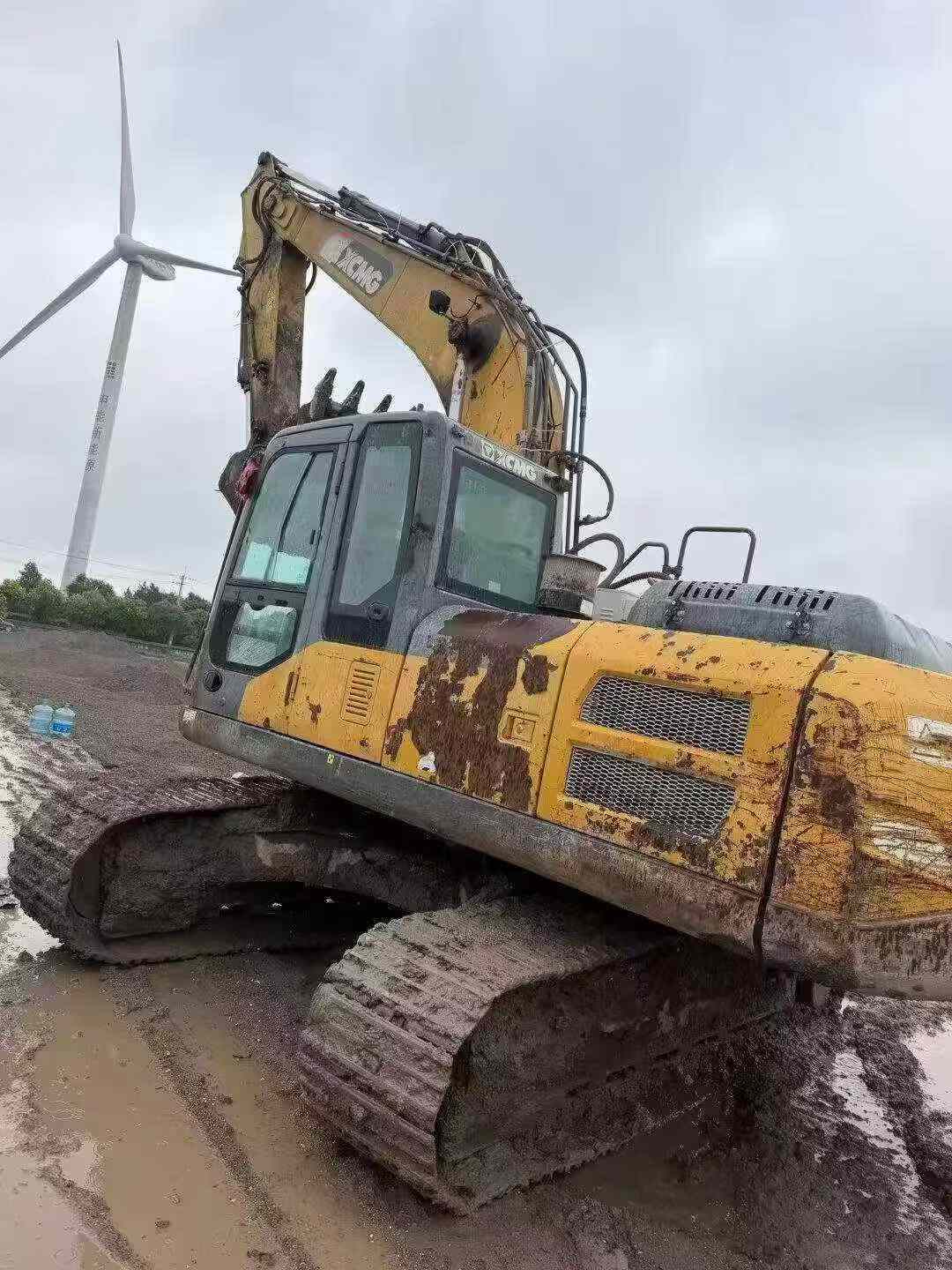 Buy XCMG XE270DK Used Excavator / 2 Buy XCMG XE270DK Used Excavator / 2