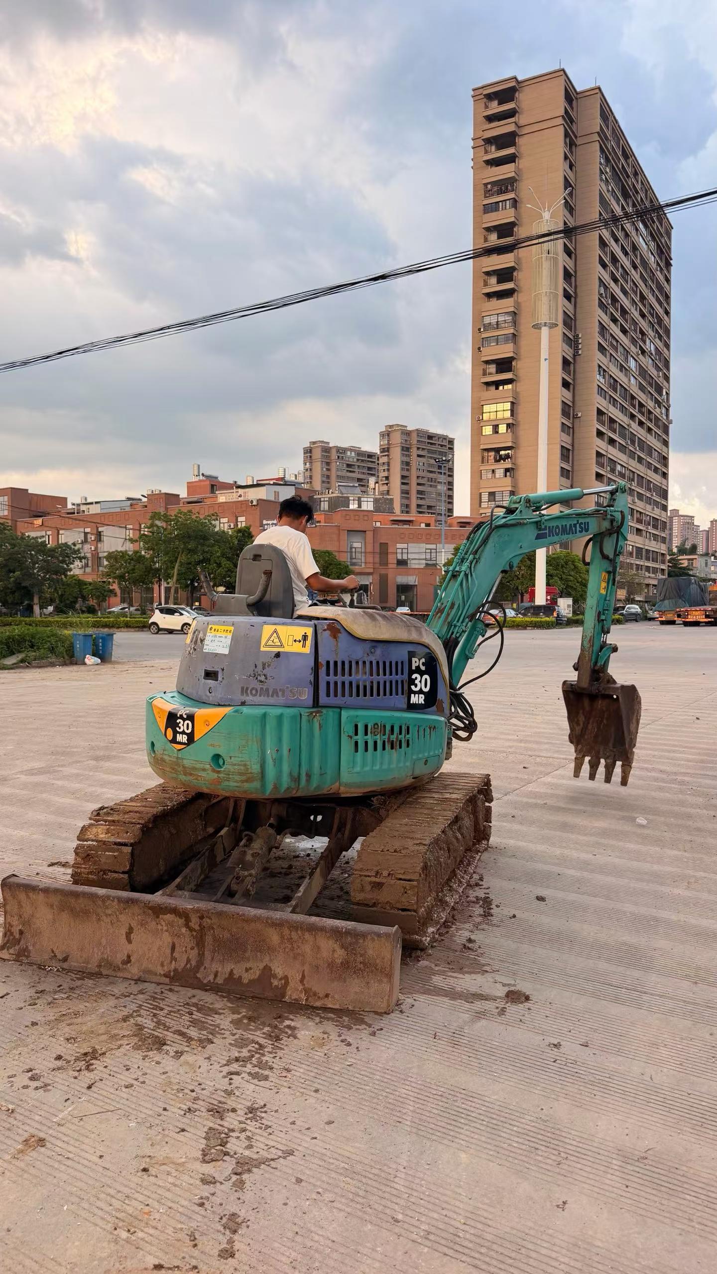 Buy Komatsu PC30-1 Used Excavator / 2