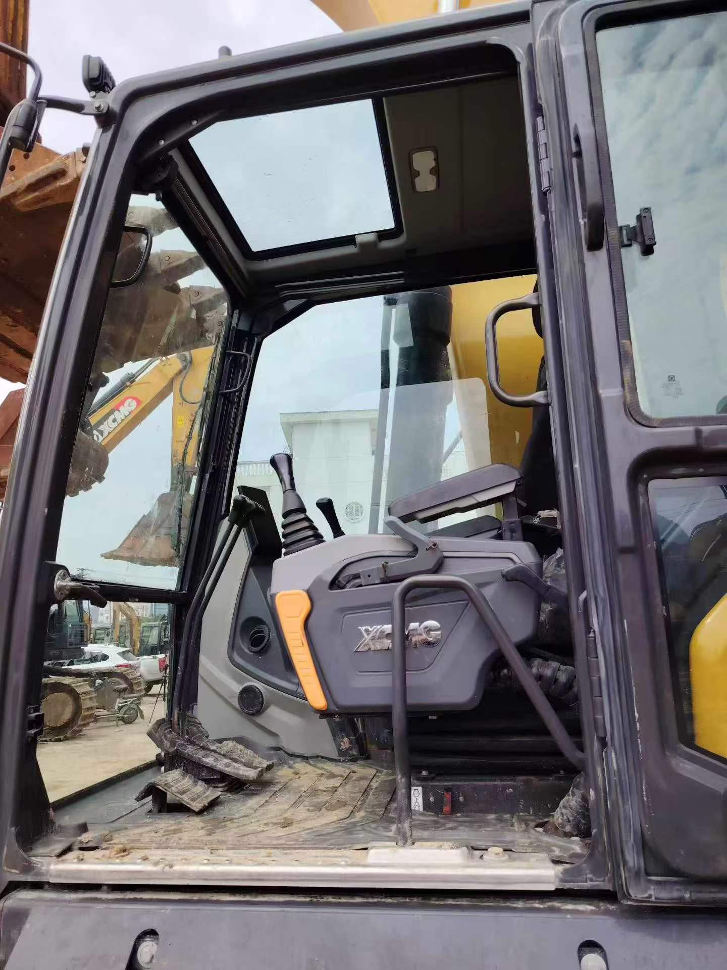Buy XCMG XE270DK Used Excavator / 8