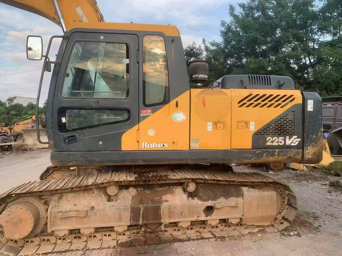 Buy Hyundai R215VS Used Excavator / 2