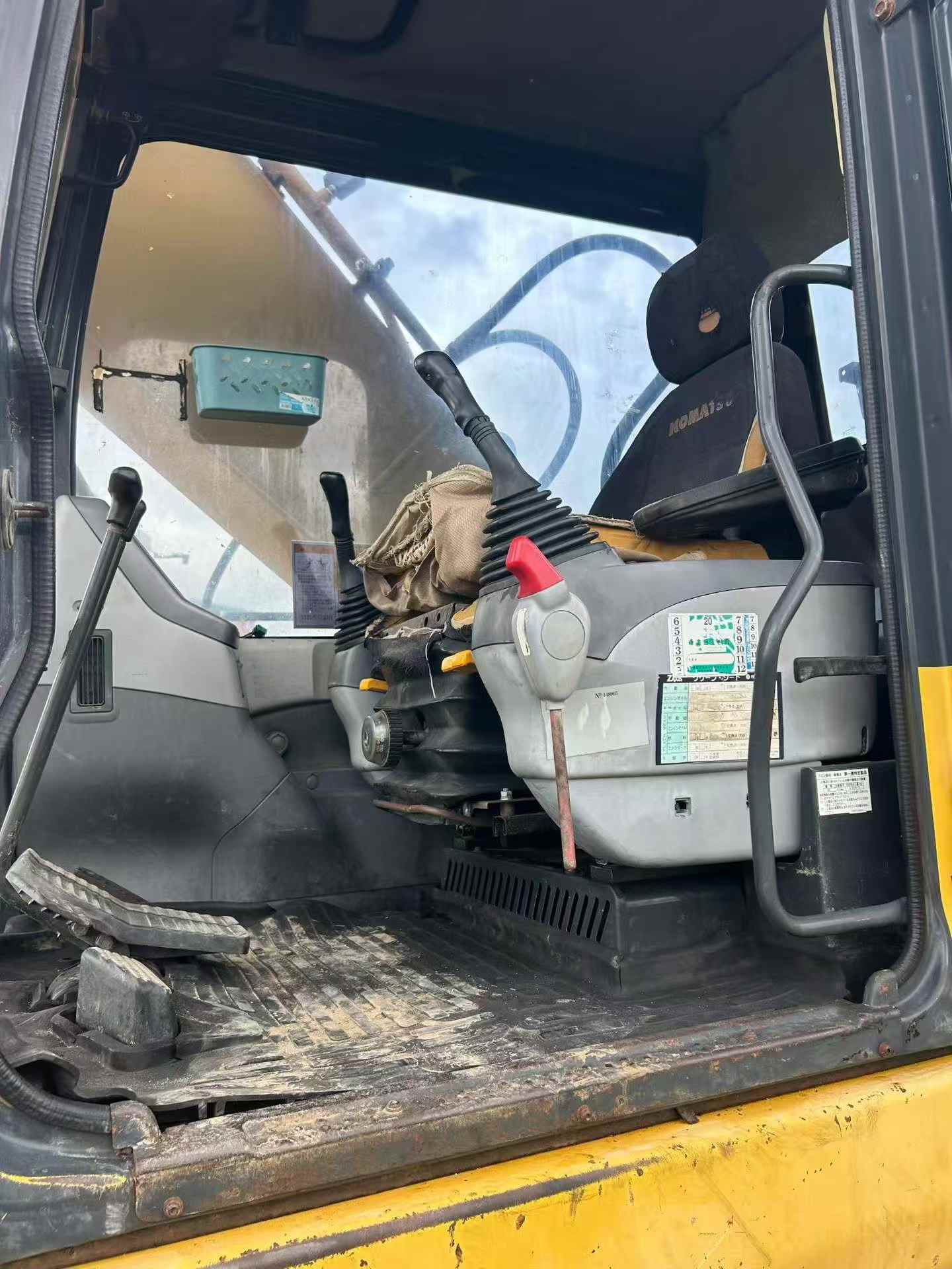 Buy Komatsu PC200-7 Used Excavator / 8