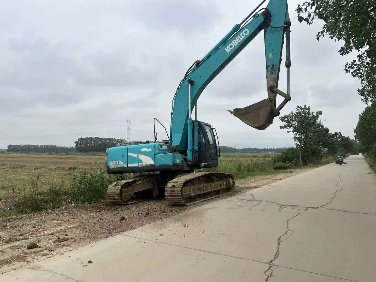 Buy Kobelco SK210 Used Excavator / 2 Buy Kobelco SK210 Used Excavator / 2