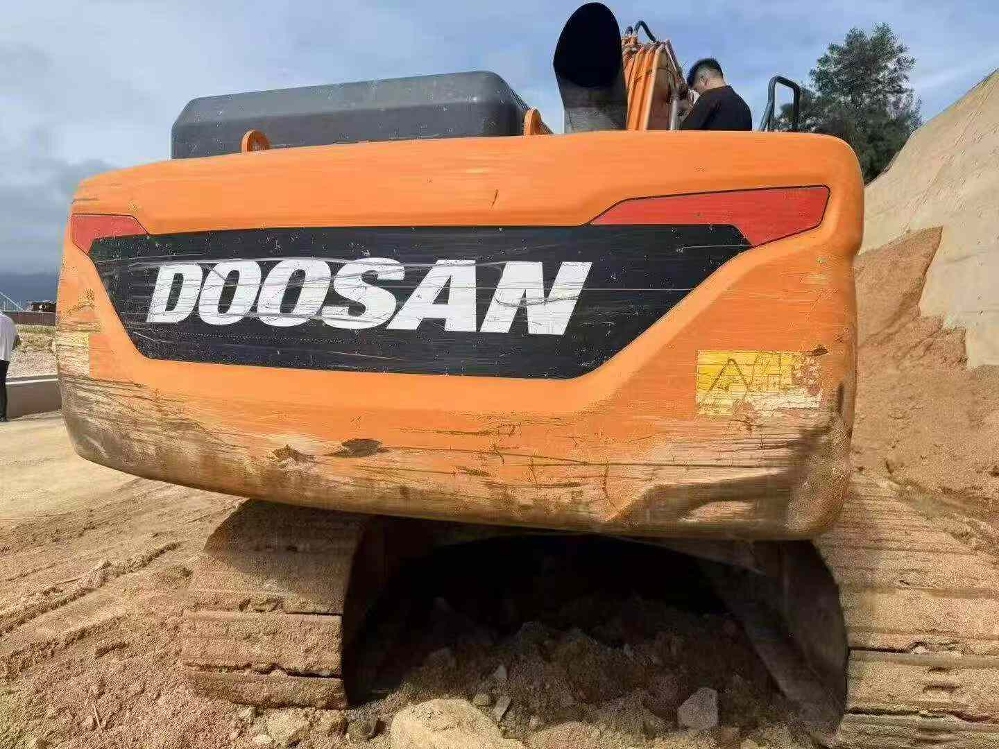 Buy Doosan DH200-3 Used Excavator / 4