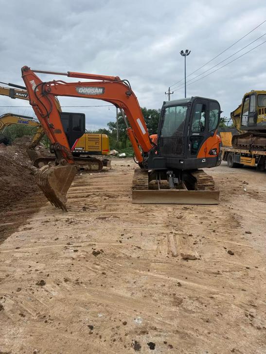 Buy Doosan DX60 Used Excavator / 1