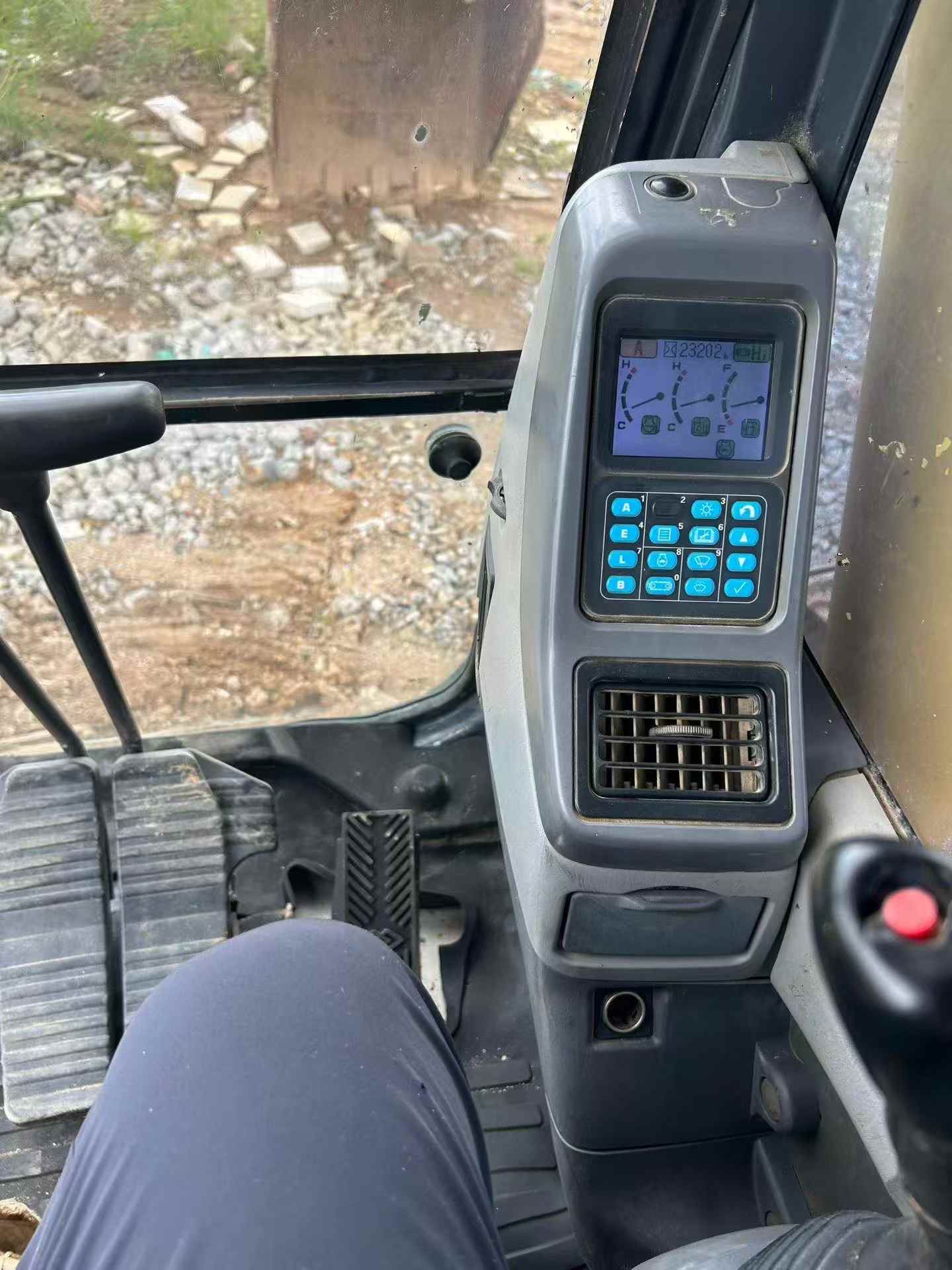 Buy Komatsu PC200-7 Used Excavator / 9