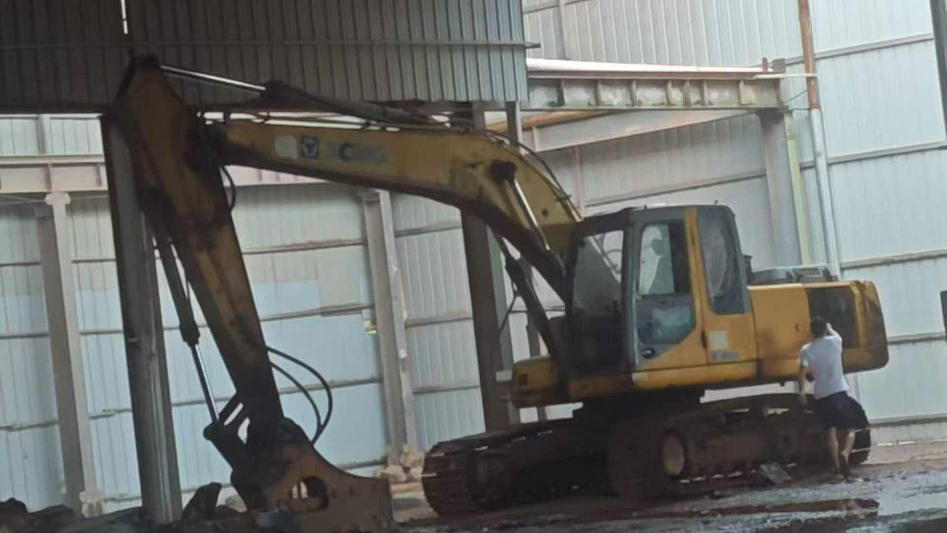 Buy XCMG XE215 Used Excavator / 3