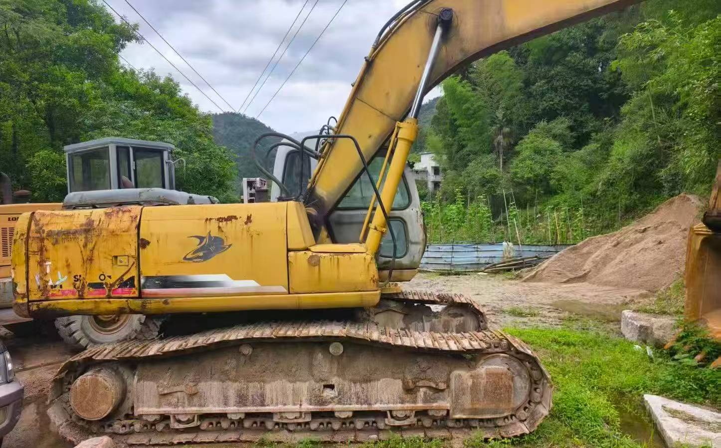 Buy Sumitomo SH200A3 Used Excavator / 2 Buy Sumitomo SH200A3 Used Excavator / 2