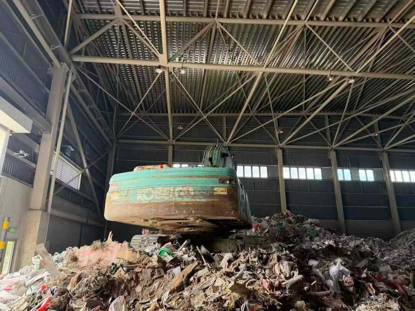 Buy Kobelco SK330 Used Excavator / 4