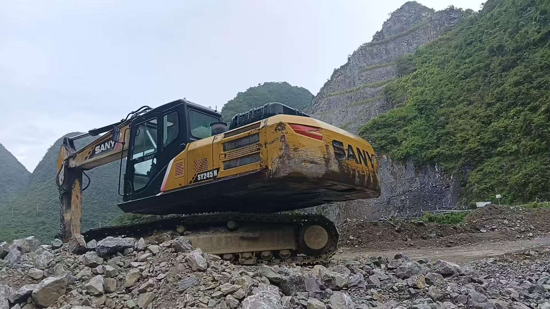 Buy Sany SY245H Used Excavator / 1