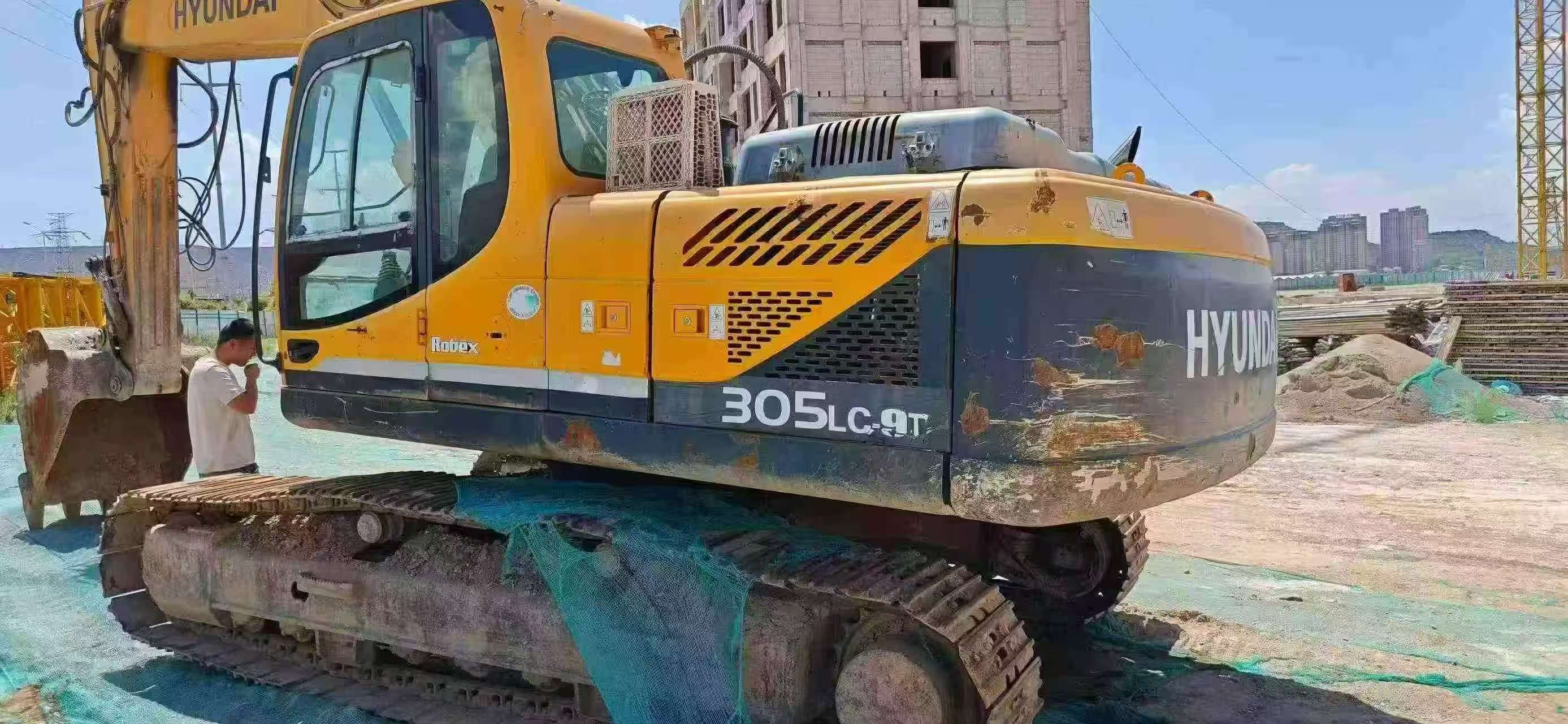 Buy Hyundai R275LVS Used Excavator / 2