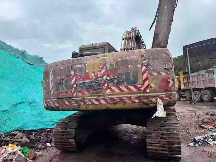 Buy Komatsu PC200-8 Used Excavator / 1