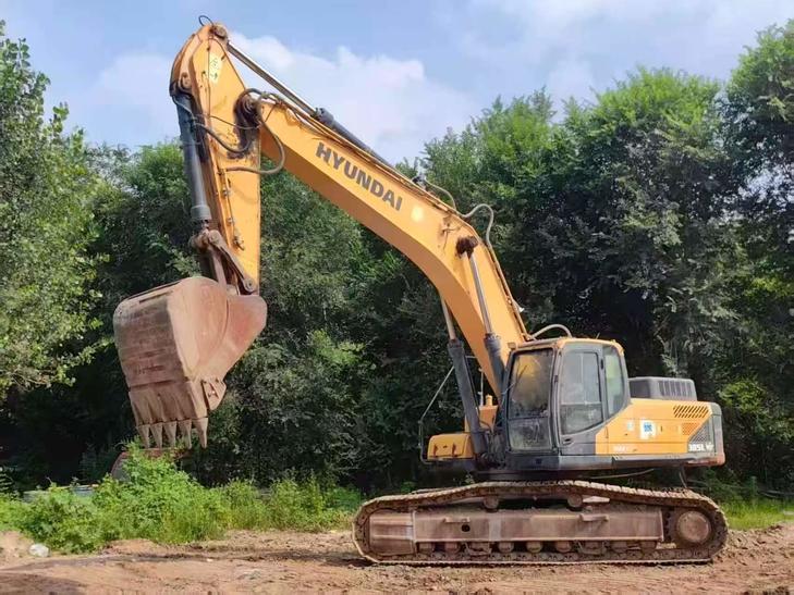 Buy Hyundai R385LVS Used Excavator / 1