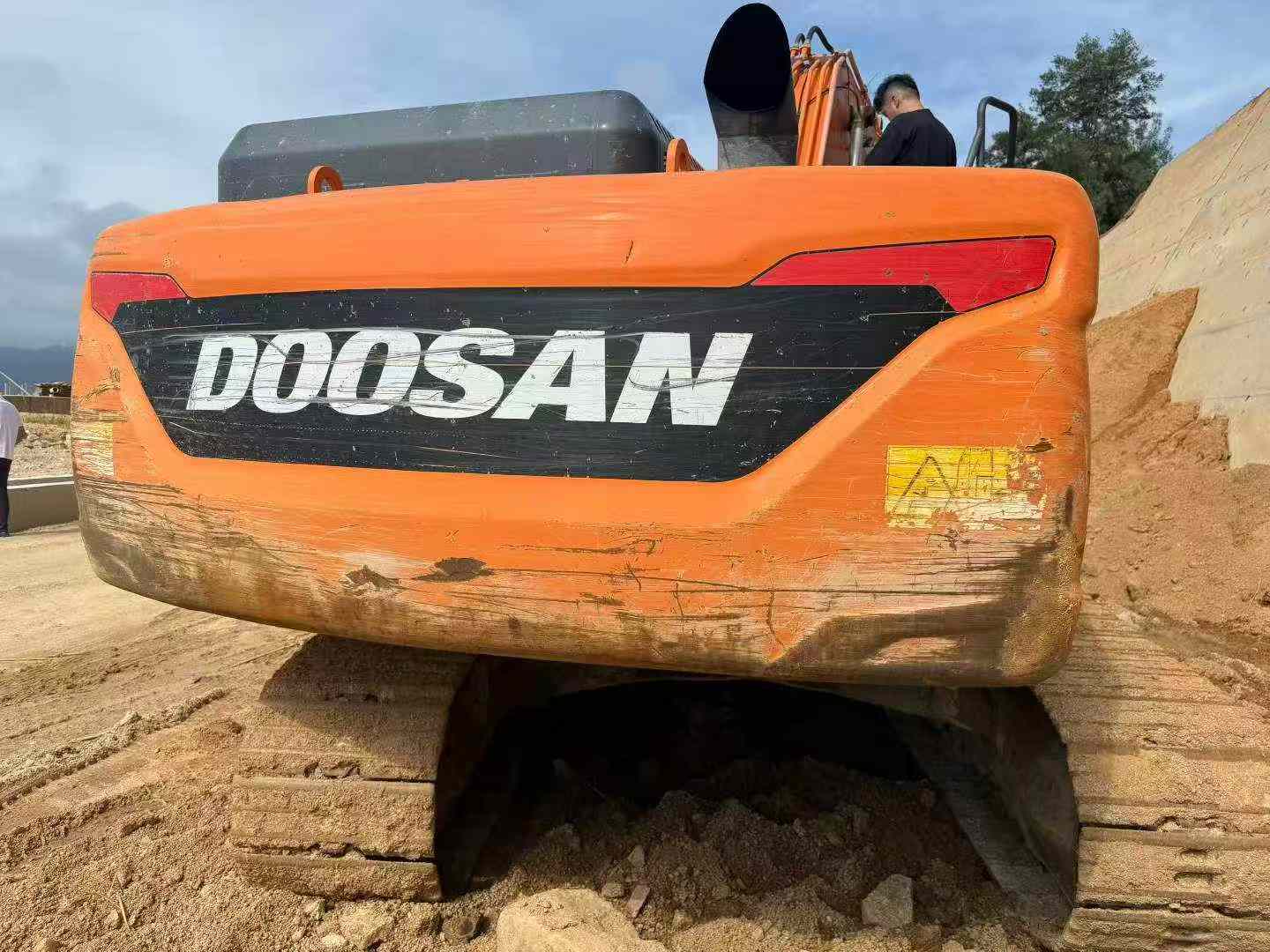Buy Doosan DH200-3 Used Excavator / 2