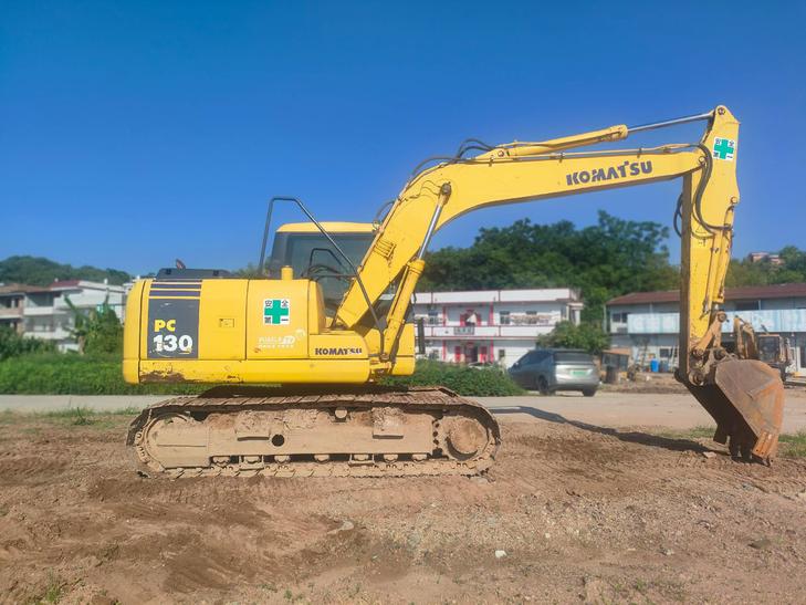Buy Komatsu PC130-7 Used Excavator / 1