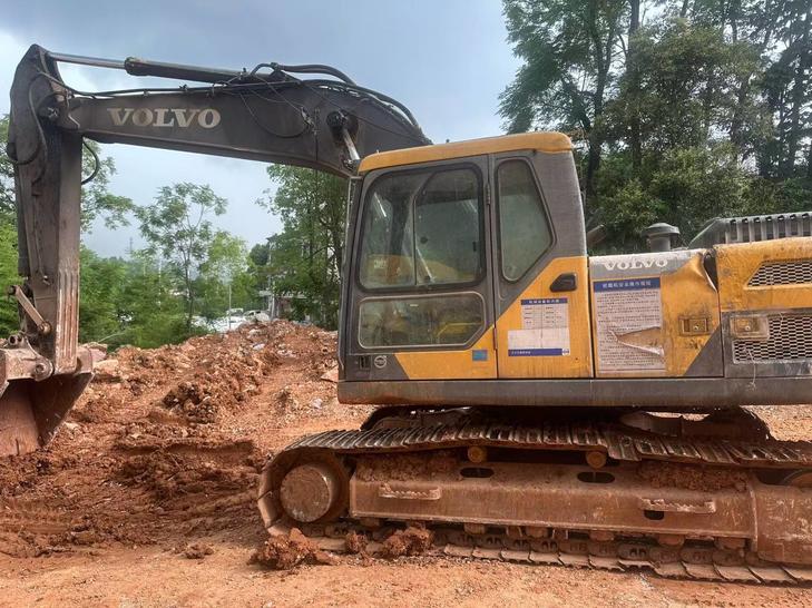Buy Volvo EC200 Used Excavator / 1