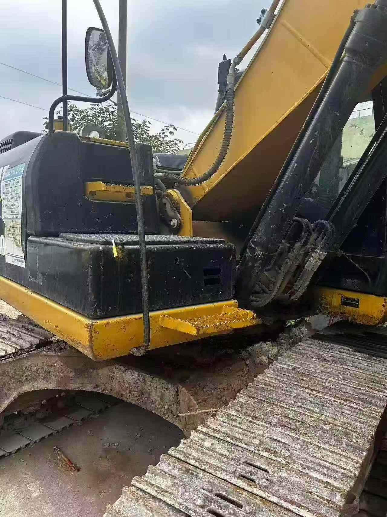 Buy Caterpillar 320D Used Excavator / 7