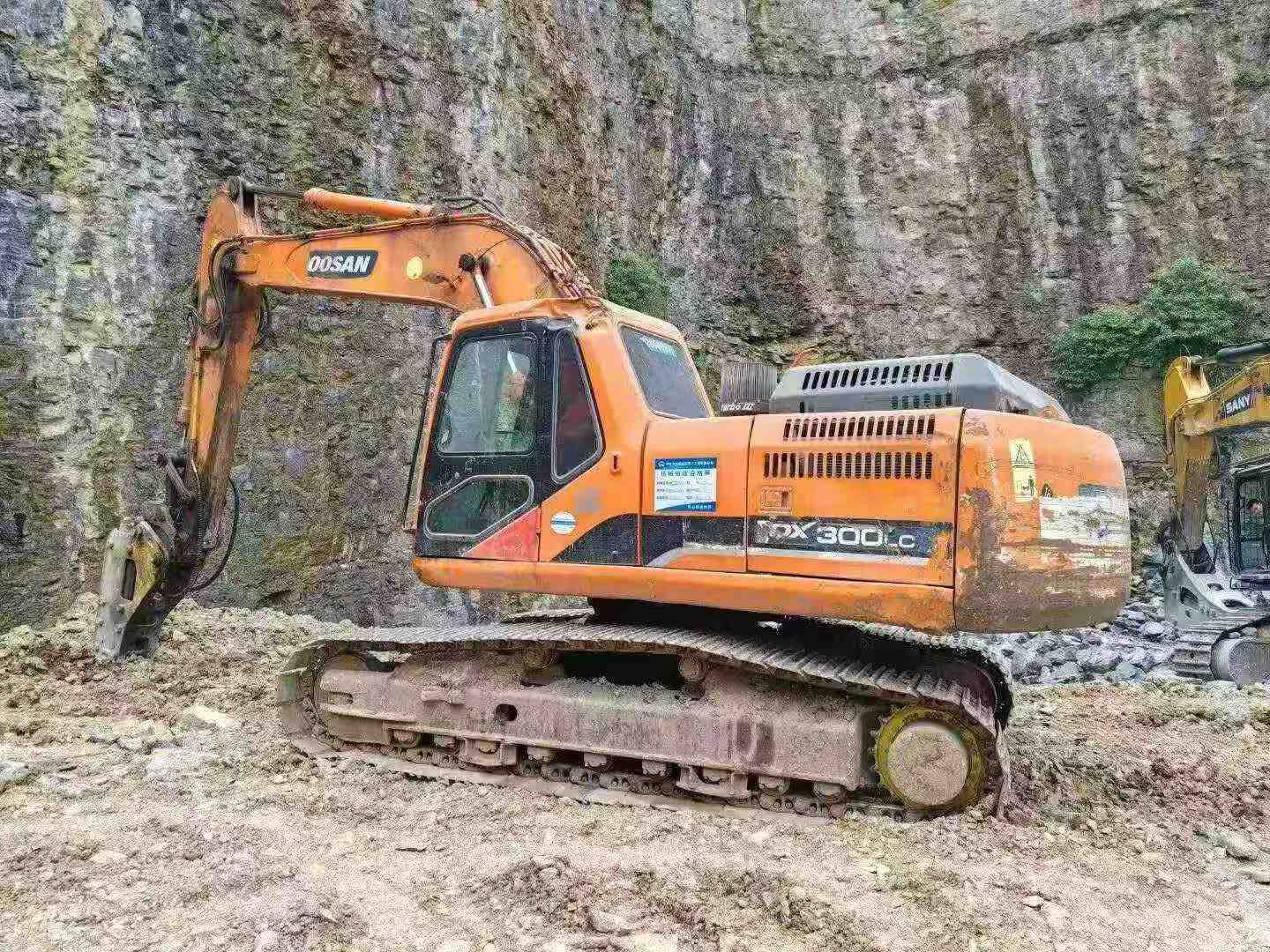 Buy Doosan DH220 Used Excavator / 4