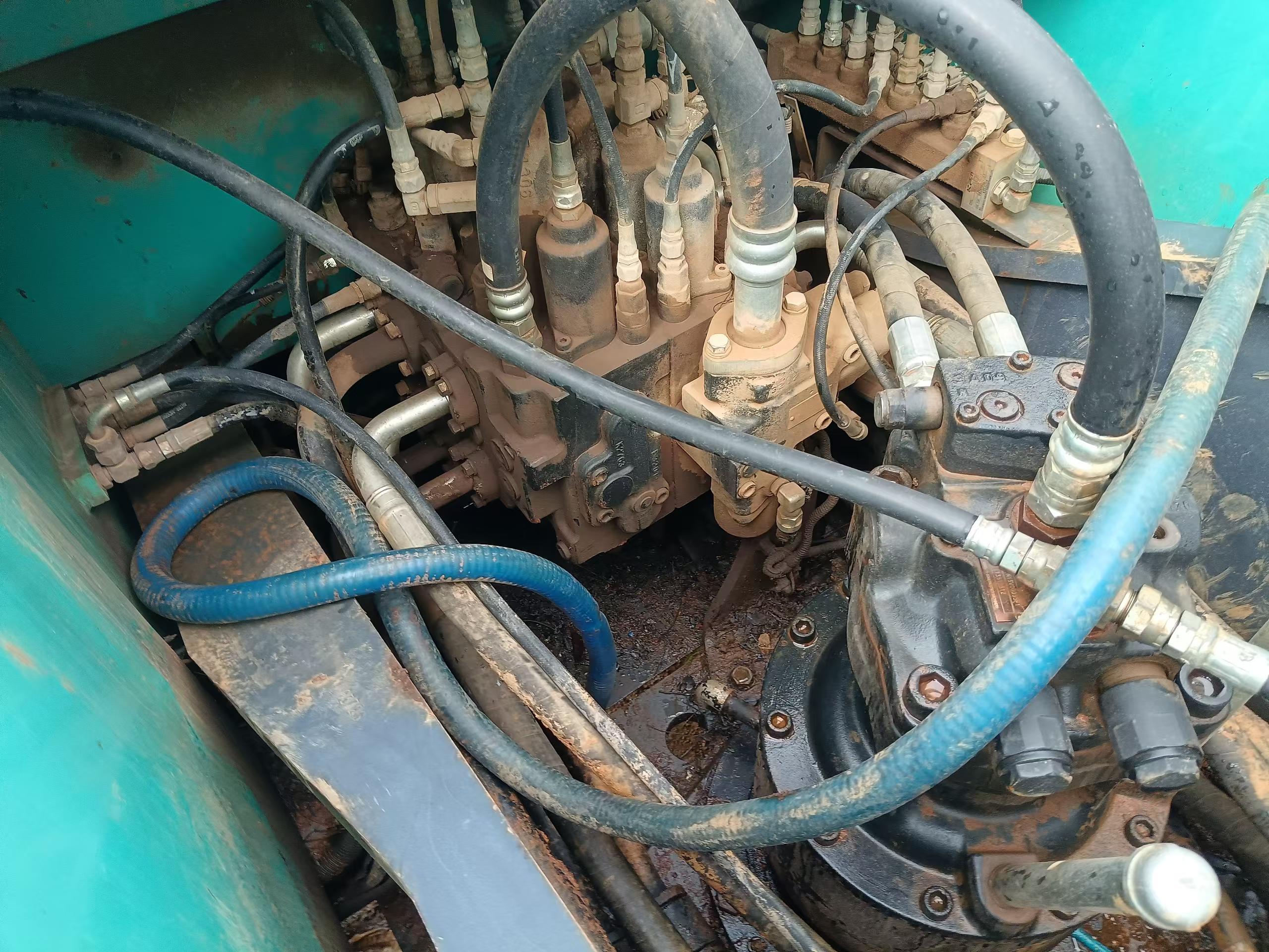 Buy Kobelco SK200-2 Used Excavator / 6 Buy Kobelco SK200-2 Used Excavator / 6