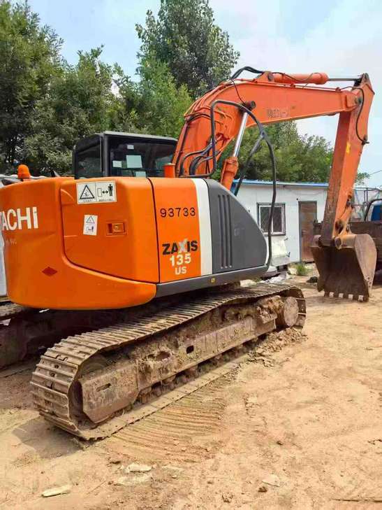 Buy Hitachi EX135UR Used Excavator / 1