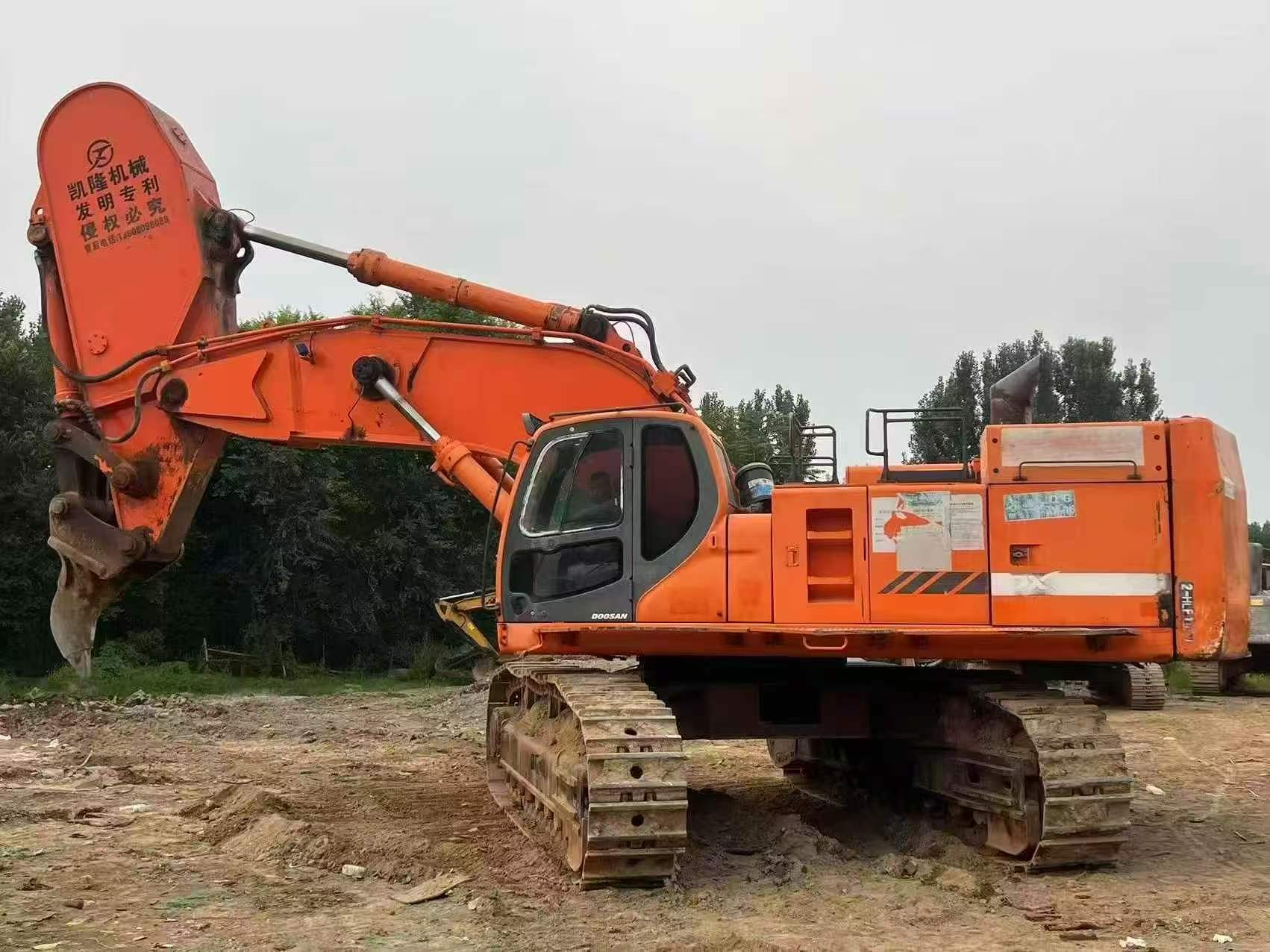 Buy Doosan DX700LC Used Excavator / 2