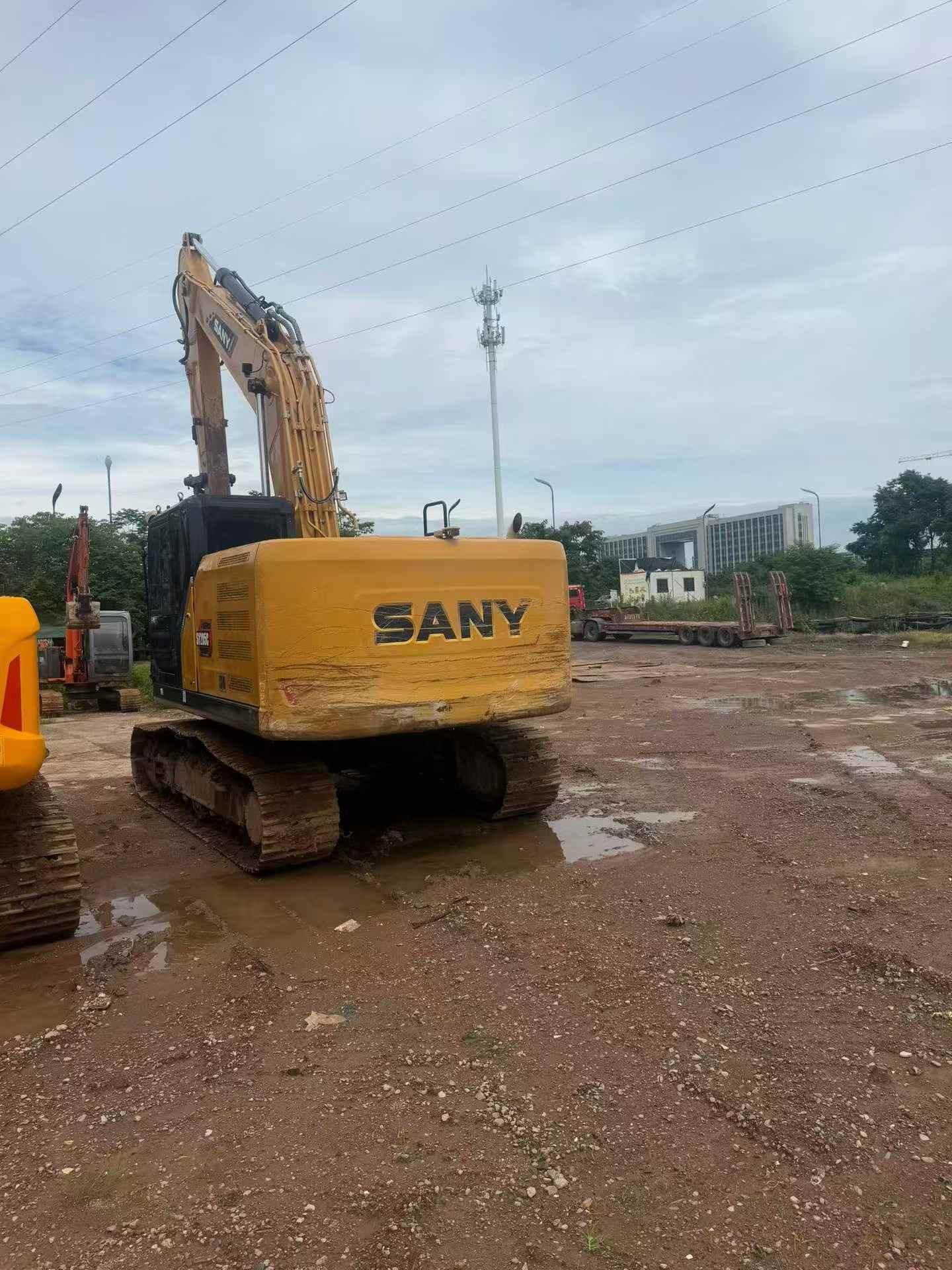Buy Sany SY205C Used Excavator / 3 Buy Sany SY205C Used Excavator / 3