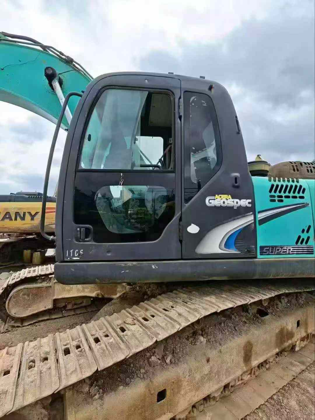 Buy Kobelco SK260 Used Excavator / 3
