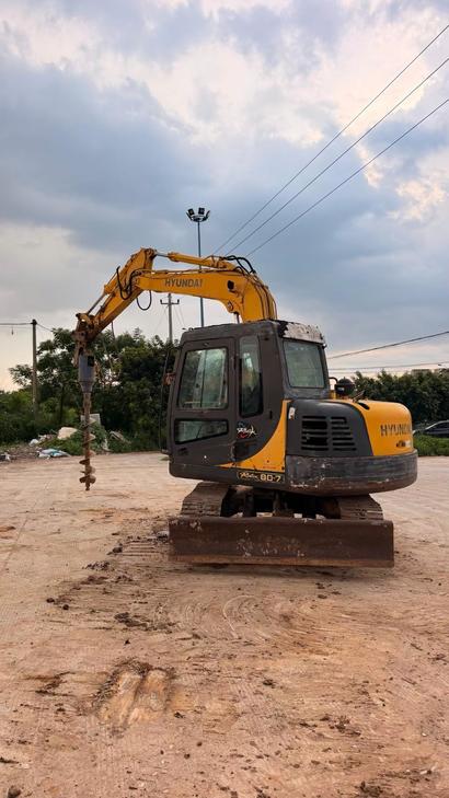 Buy Hyundai R80G Used Excavator / 1