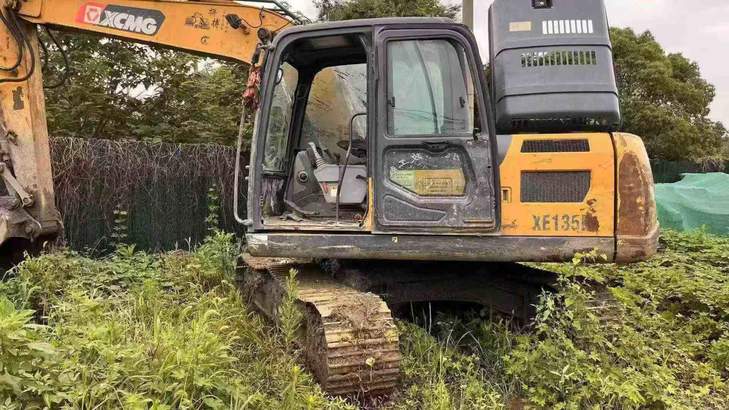 Buy XCMG XE135B Used Excavator / 1