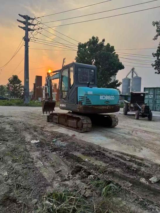 Buy Kobelco SK60 Used Excavator / 1