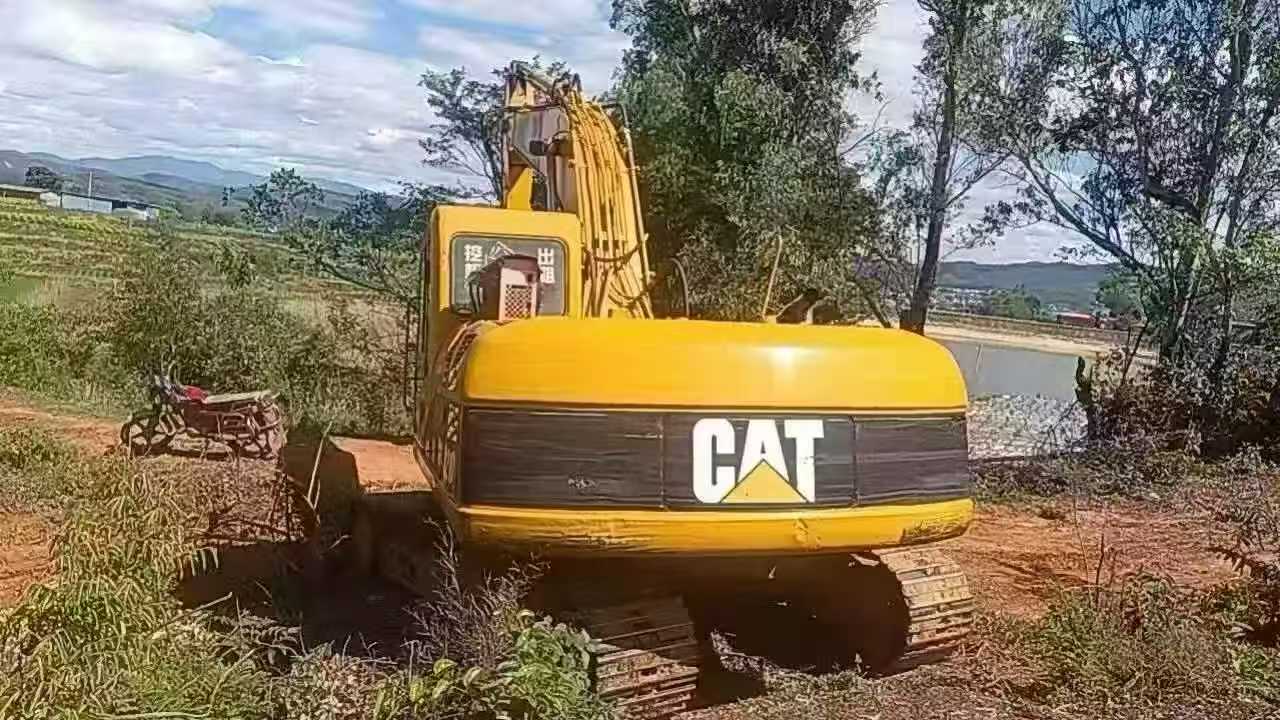 Buy Caterpillar 320C Used Excavator / 5