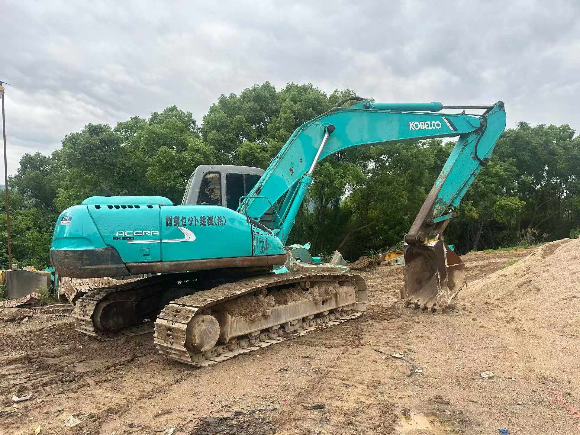 Buy Kobelco SK200-5.5 Used Excavator / 2