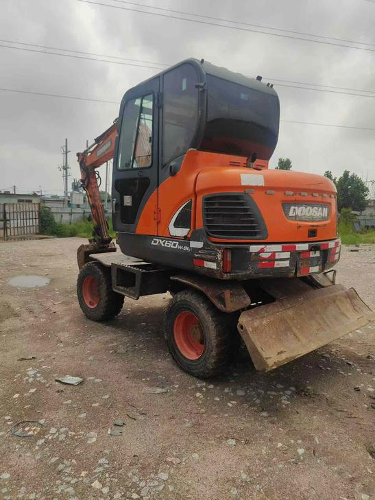 Buy Doosan DH60 Used Excavator / 1