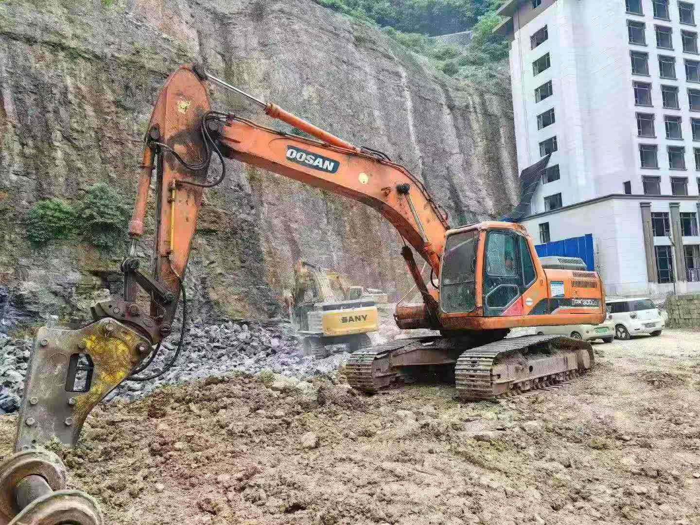 Buy Doosan DH220 Used Excavator / 5