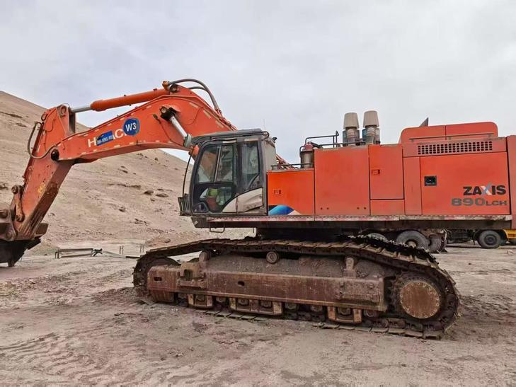 Buy Hitachi ZX890LCH-5A Used Excavator / 1