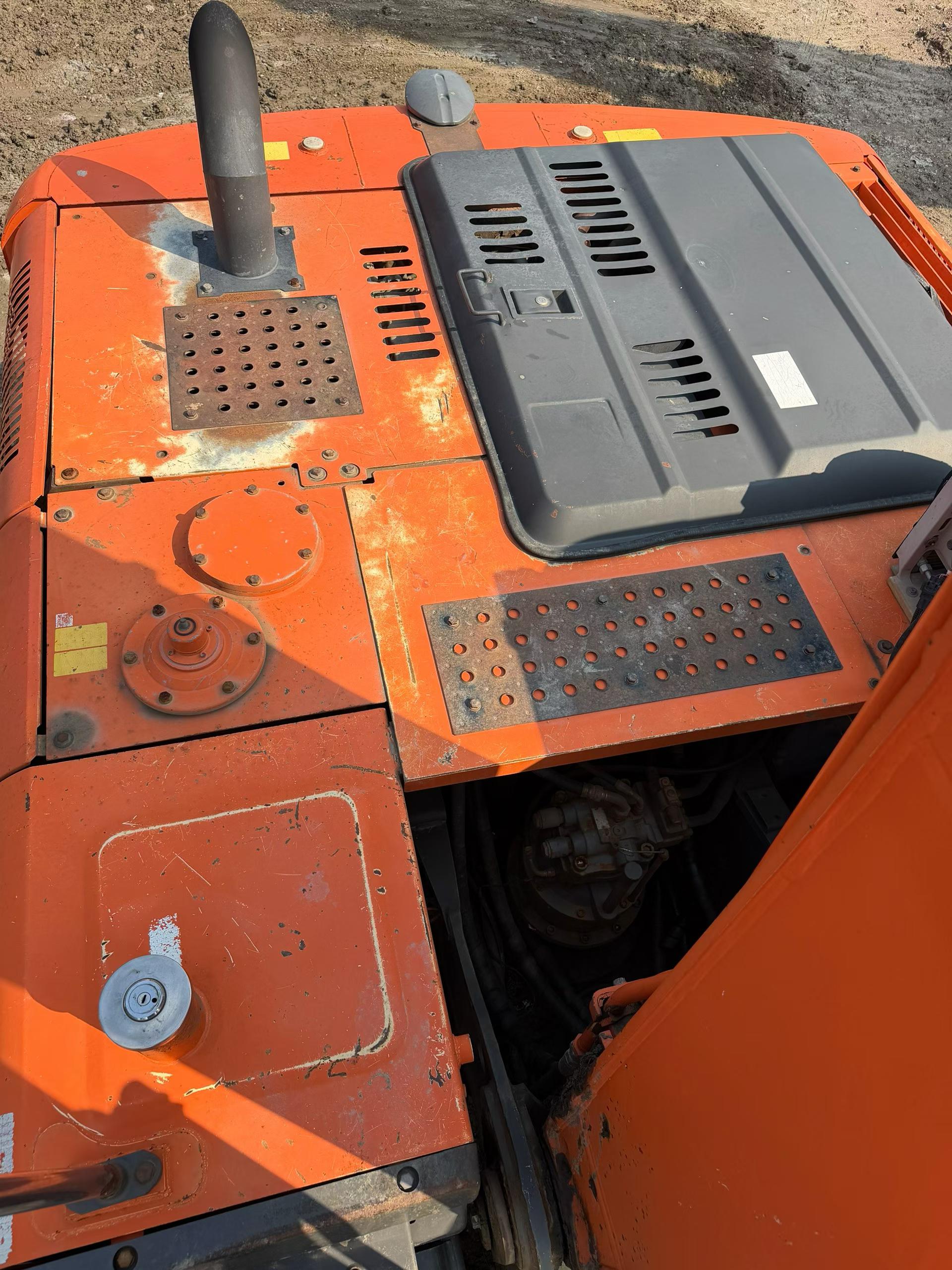 Buy Hitachi EX200-3 Used Excavator / 4